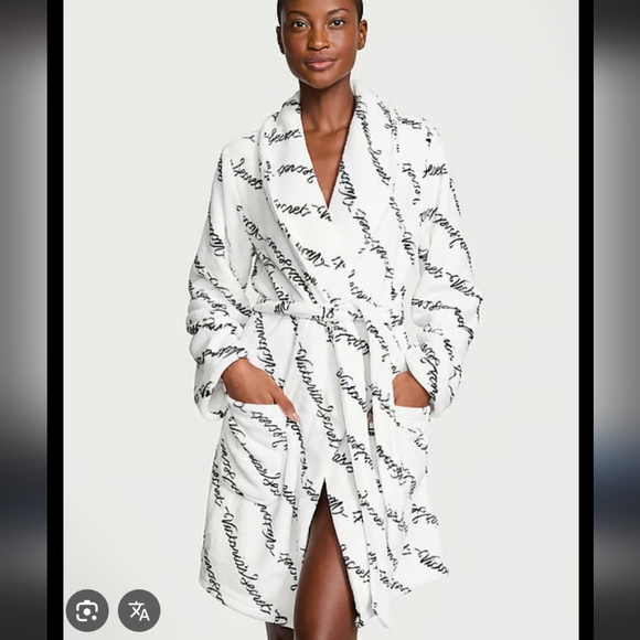 NWT Victoria's Secret short Cozy Robe - Picture 2 of 2